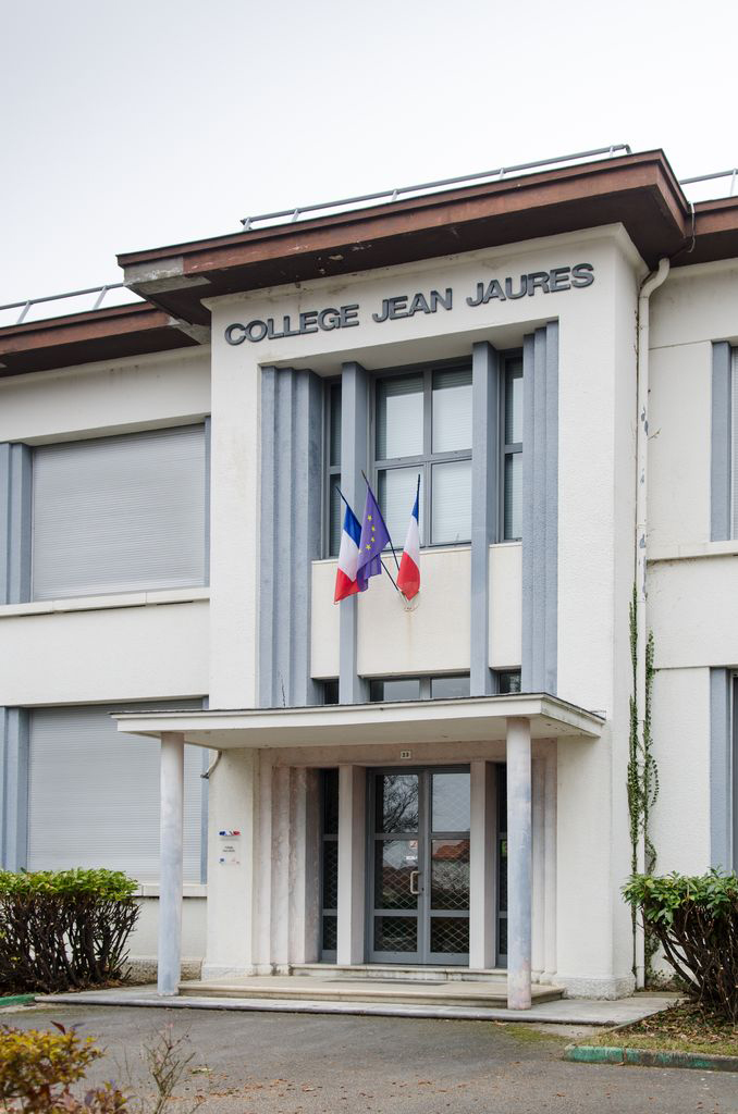 Entrée et façade principale du collège jean jaurès